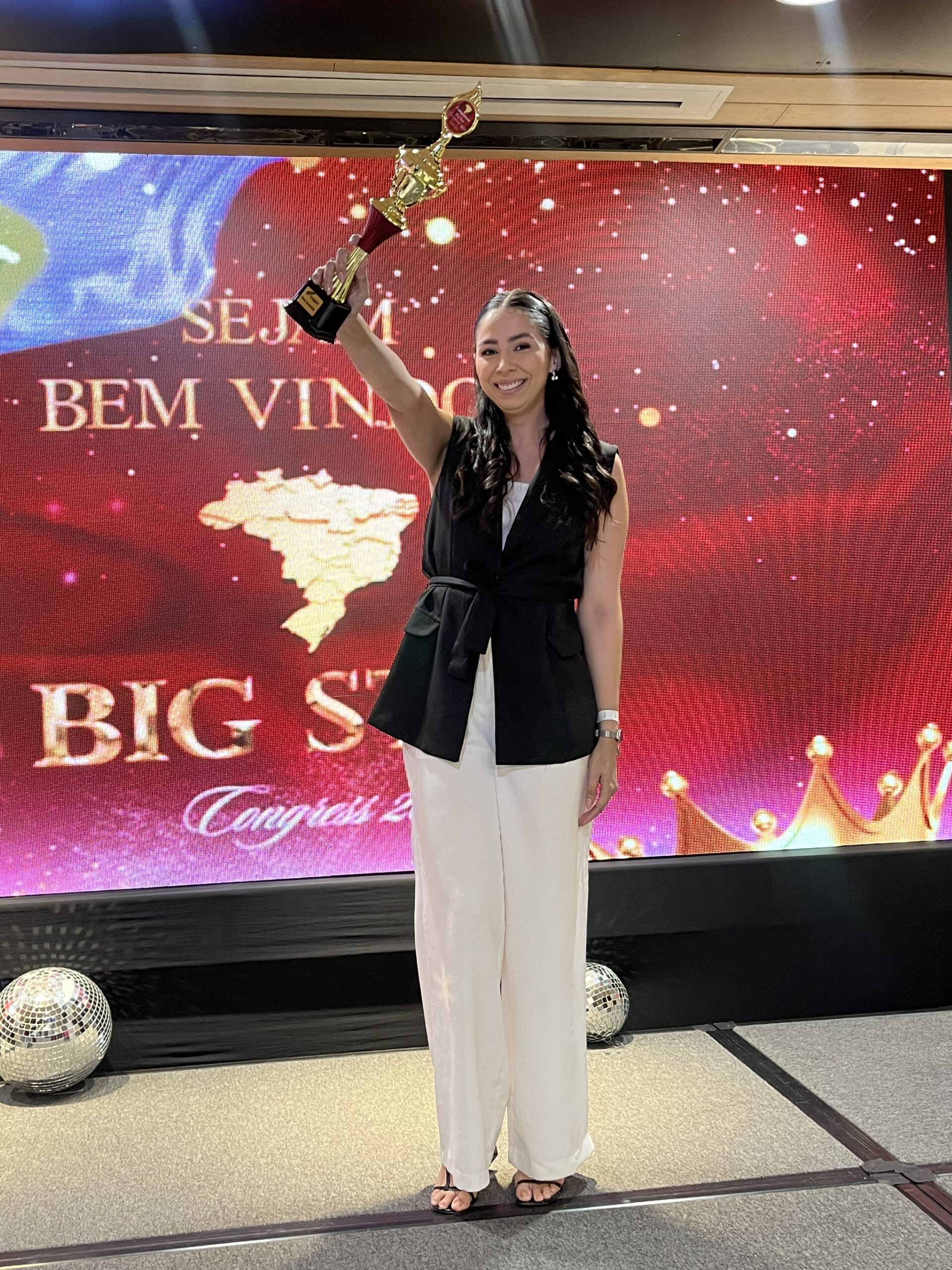 De Currais Novos para o mundo: Karol Medeiros e destaque em evento nacional na capital do estado