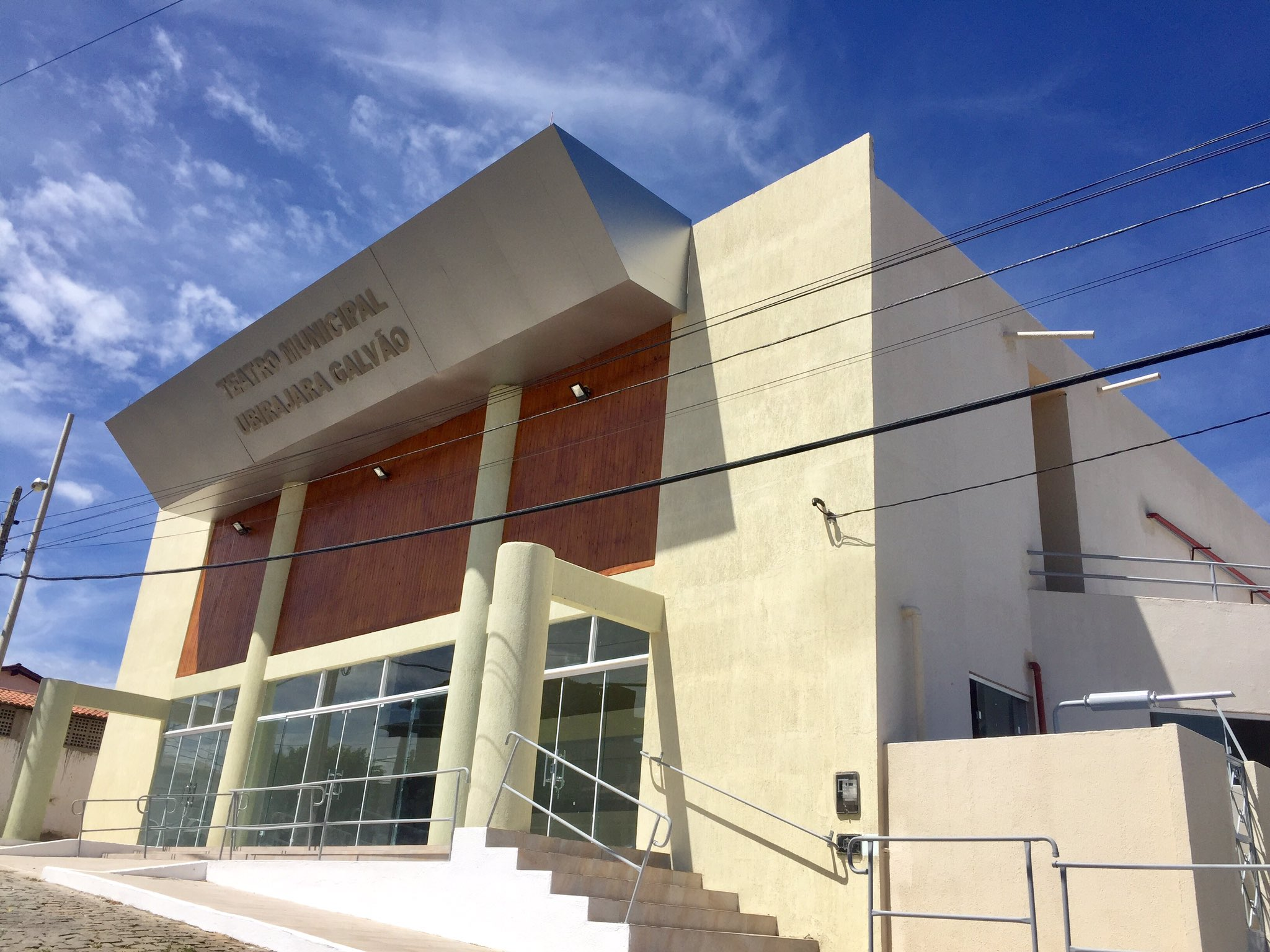 Teatro Ubirajara Galvão recebe investimentos em equipamentos