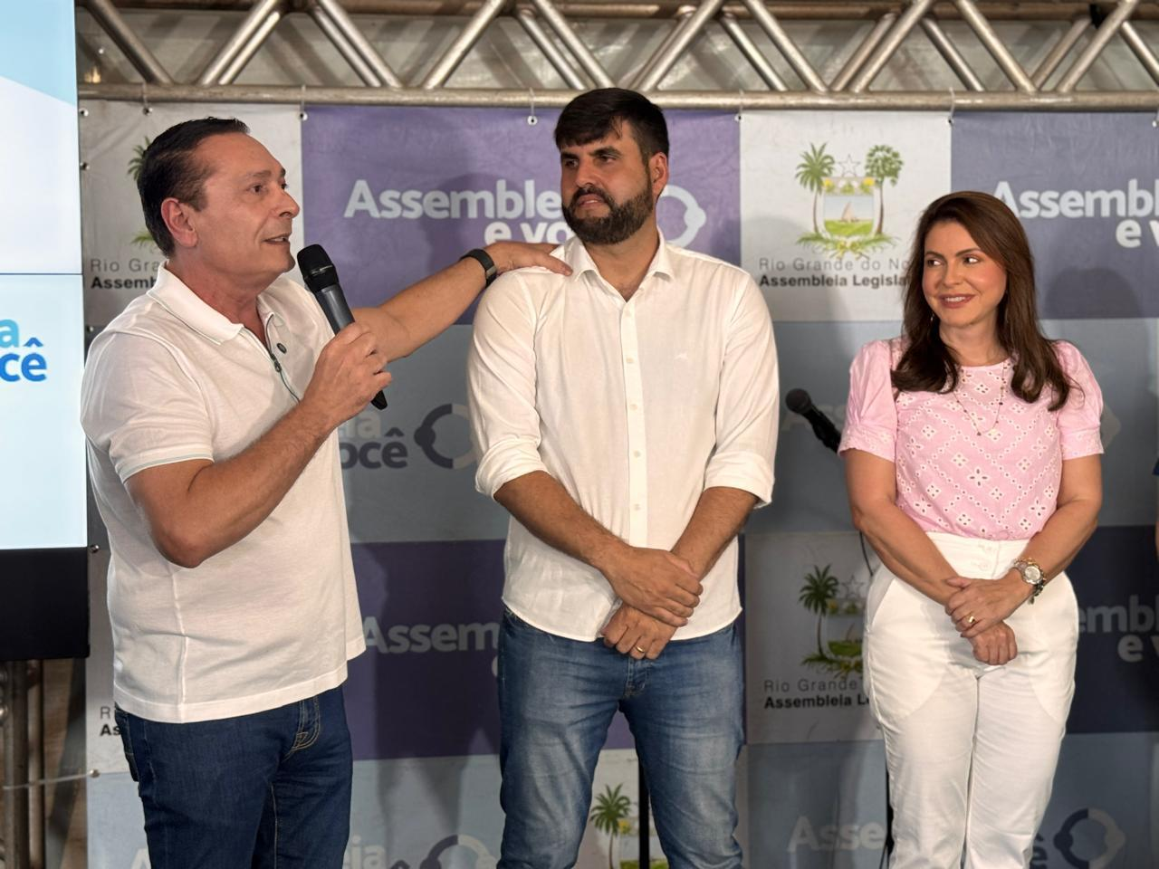 Com apoio de deputado Ezequiel Ferreira, Milena comemora chegada de kits do projeto Barragens Submersas: “Diferença entre prometer e entregar”