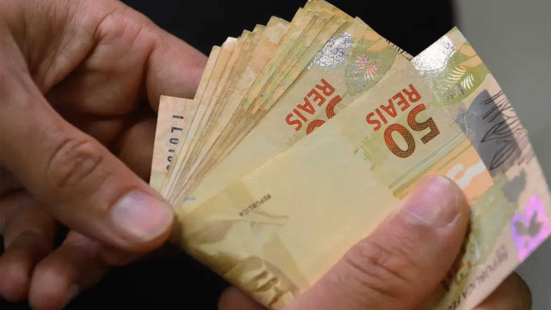 Economia: 59% DOS BRASILEIROS DIZEM QUE SALÁRIO É INSUFICIENTE PARA PAGAR DESPESAS