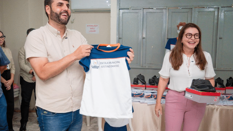PREFEITURA DE CURRAIS NOVOS INICIA ENTREGA DE FARDAMENTO ESCOLAR PARA ALUNOS DA REDE MUNICIPAL DE ENSINO