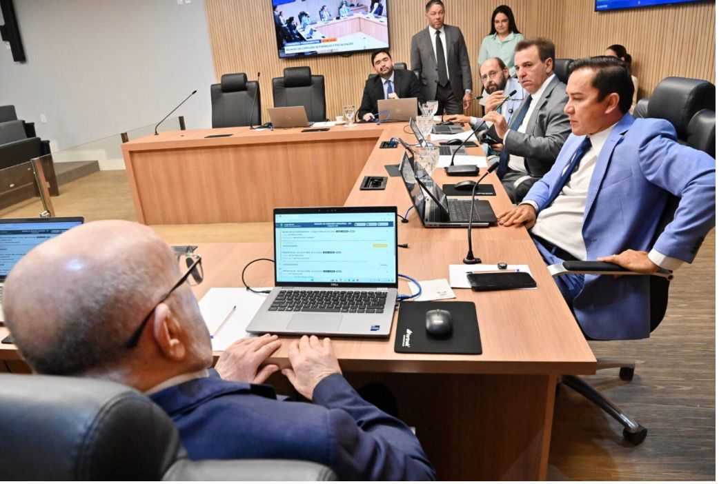 COMISSÃO DA ALRN APROVA PROJETOS SOBRE IPVA, ENERGIA SOLAR E REESTRUTURAÇÃO DE CARGOS