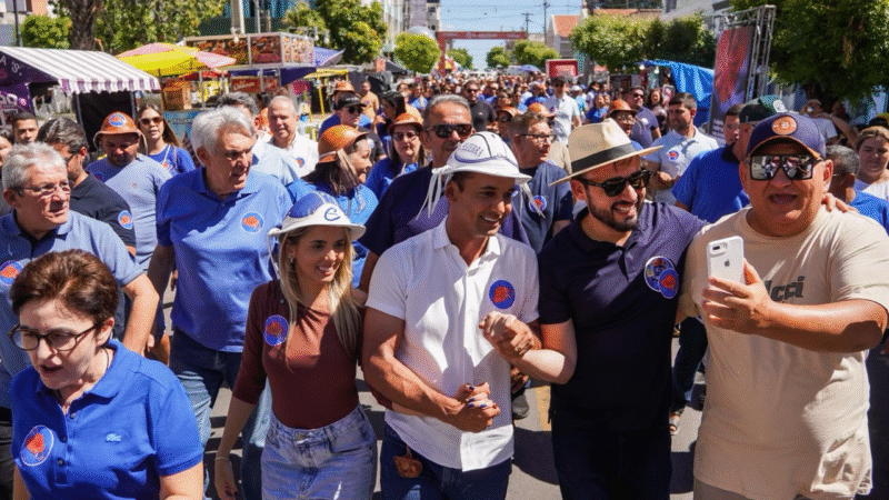 Multidão recepciona Allyson na Feirinha de Sant’Ana em Caicó ao lado do prefeito Dr. Tadeu